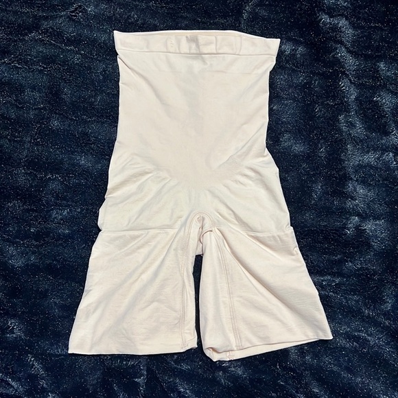 SPANX Women's Higher Power Tummy Control Shorts - Picture 2 of 7